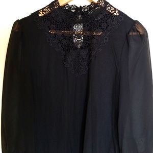 H&M Black lace and sheer sleeves top